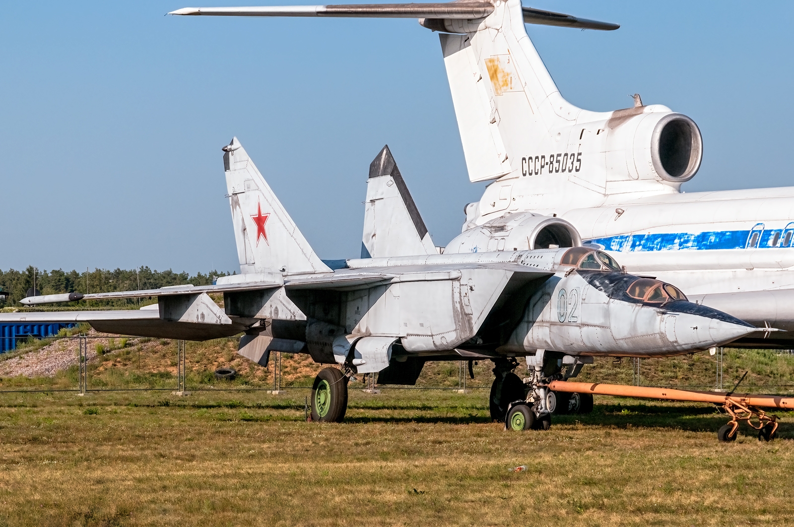 02 BLUE - Mikoyan-Gurevich MiG-25PU Foxbat